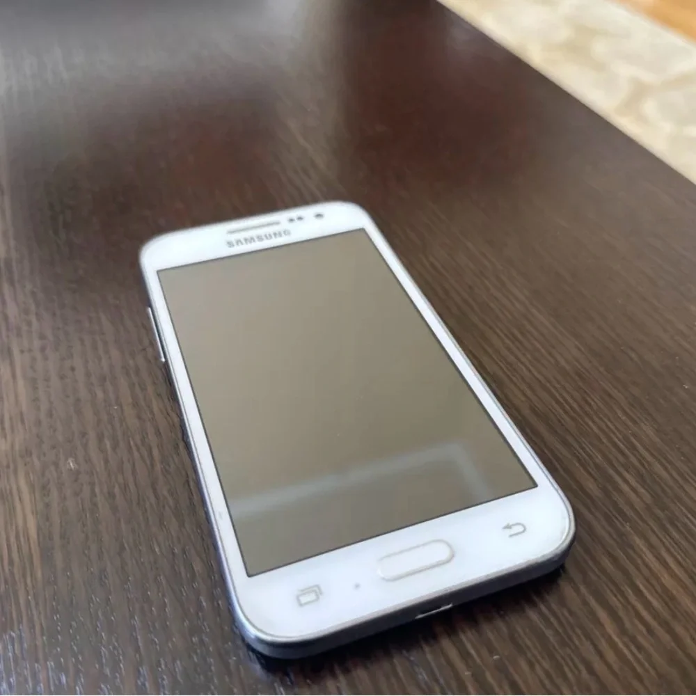 Samsung White Smartphone with Sleek Design and Rounded Corners